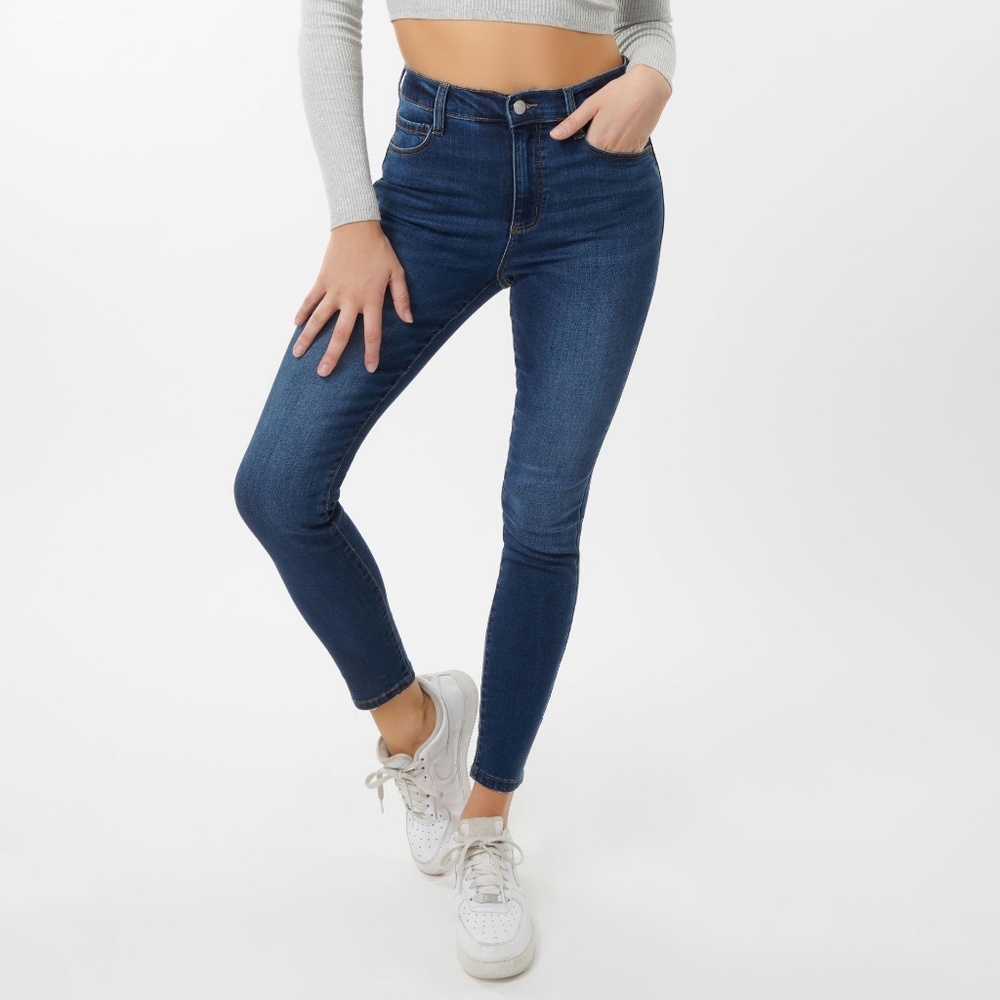 Dark wash jeggings